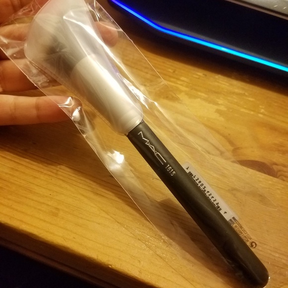 MAC Cosmetics Contour Brush 161S, 2 MUFE brushes - Picture 5 of 5